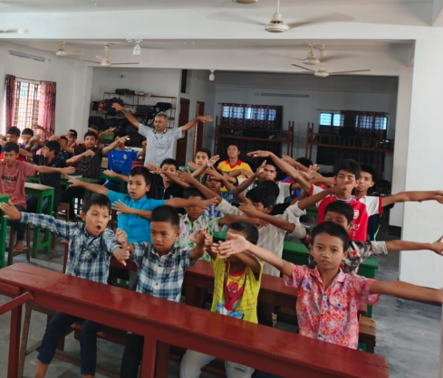 Children participating in Walk Thru the Bible ministry in Bangladesh